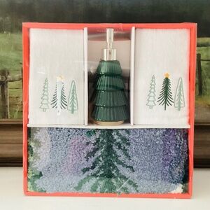 Merry Moments Holiday Bathroom Set 4pc Rug Towels Lotion Dispenser Christmas Dec